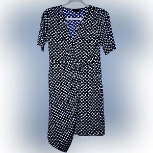Knotted geometric designed dress